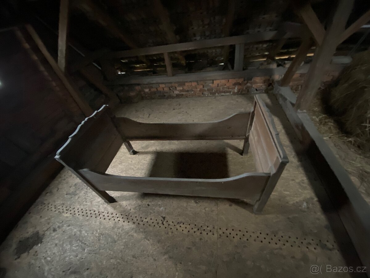 Starožitná postel
