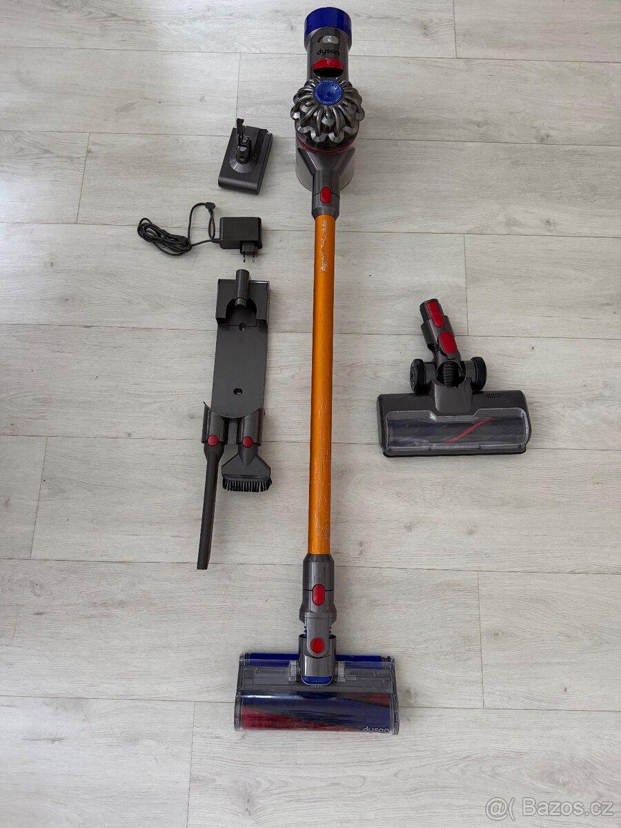 Tyčový a ruční vysavač Dyson V8