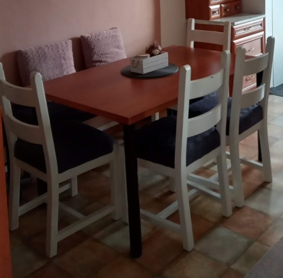 Jídelní stůl +4 židle