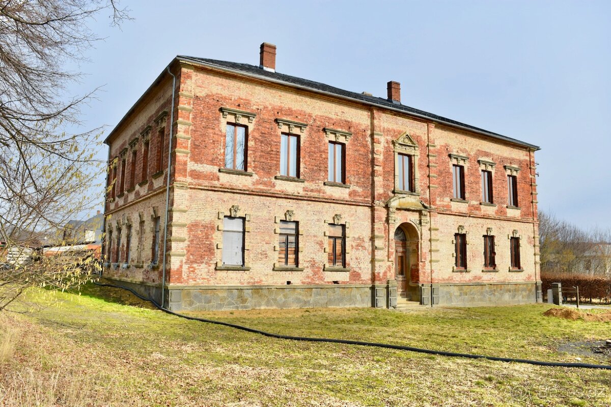 Rodinný dům (bývala budova soudu) v Lipové, okr. Děčín