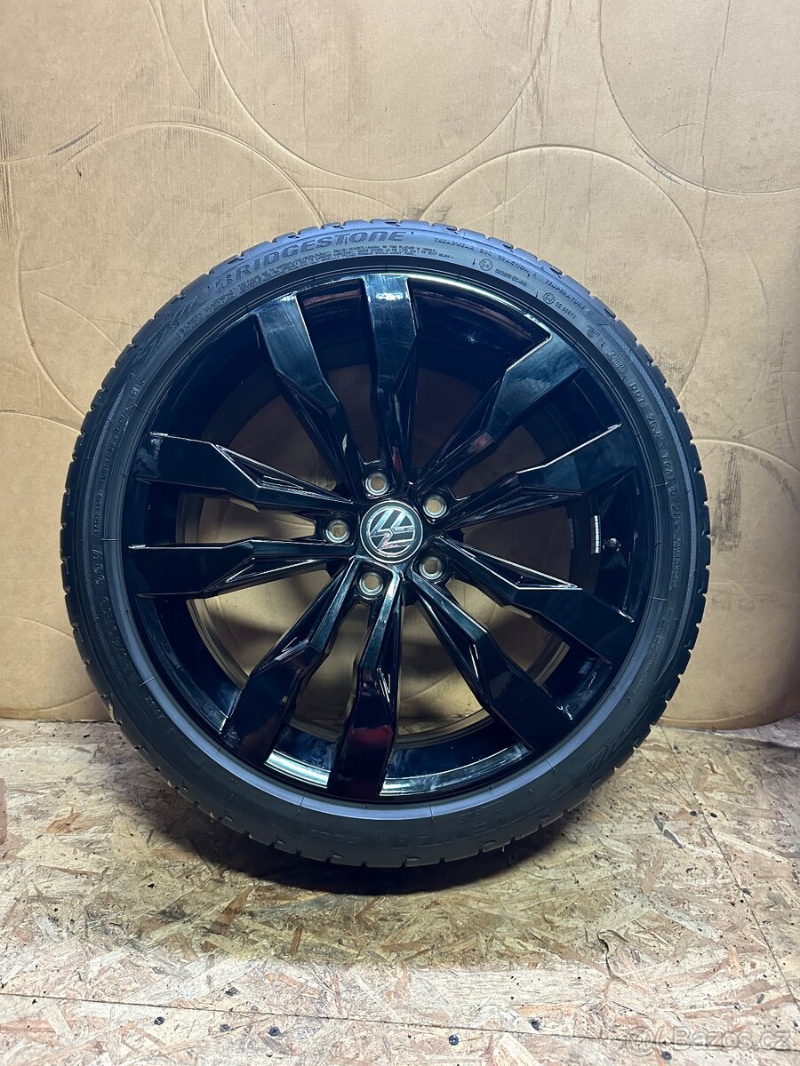 ORIG.VW T-Roc R-line SUZUKA..VW PASSAT B8 R19 225/40/19.