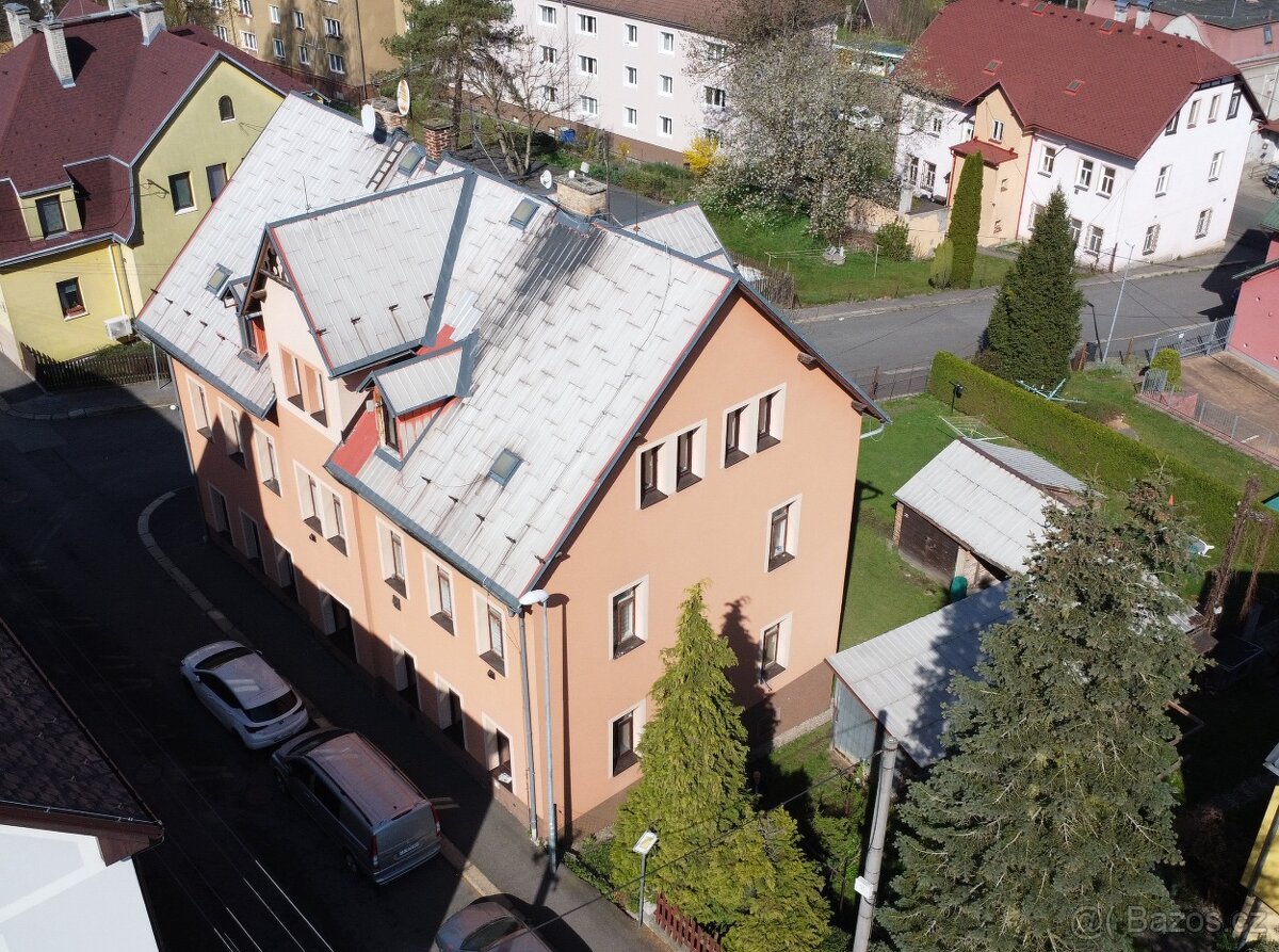 Pronájem bytu 2+1 (ca 51 m2) s vl. vytápěním a komorou