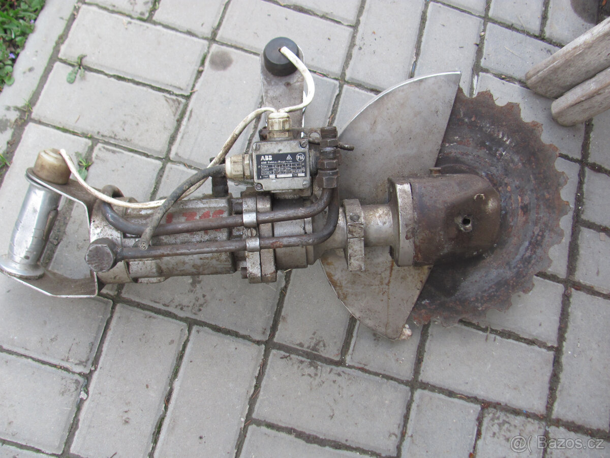 hydraulická píla Tos Rakovník Mrak-6