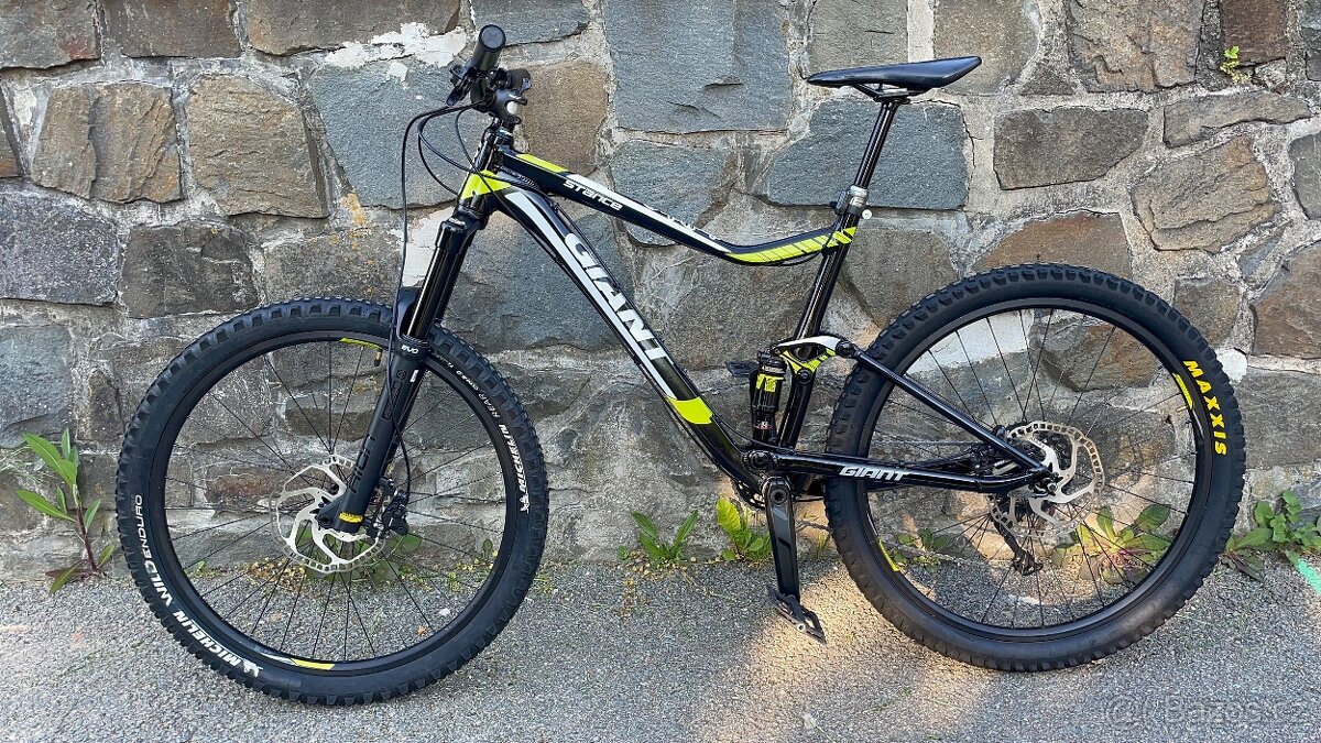 Celoodpružené horské kolo Giant 27,5