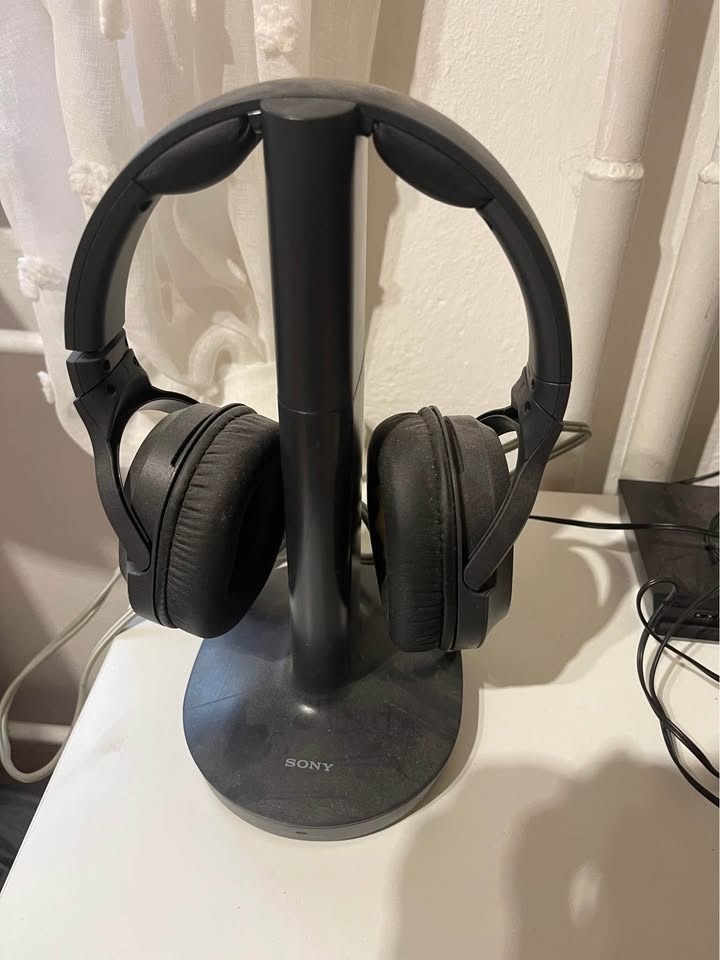 Bezdrátové sluchátka SONY
