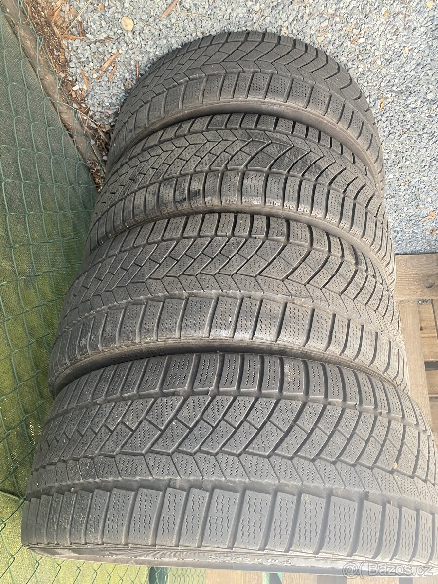 Zimní pneu 225/40/R18 Continental