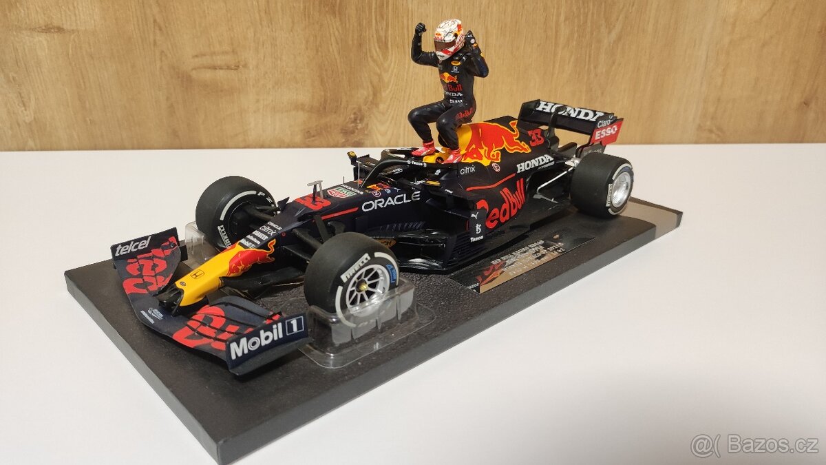 Max Verstappen 1:18 s figurkou - víťaz Monaco