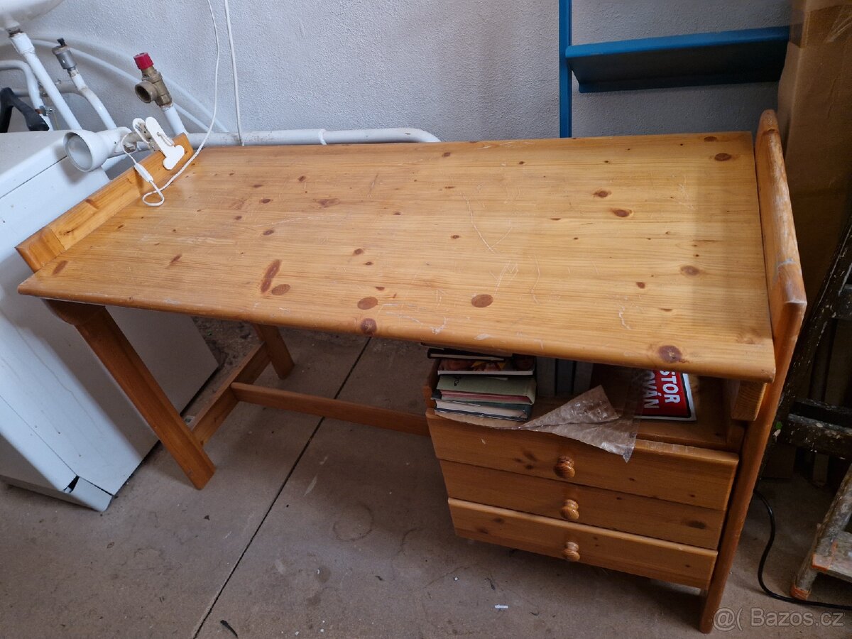 Starší pracovní stůl 125x60