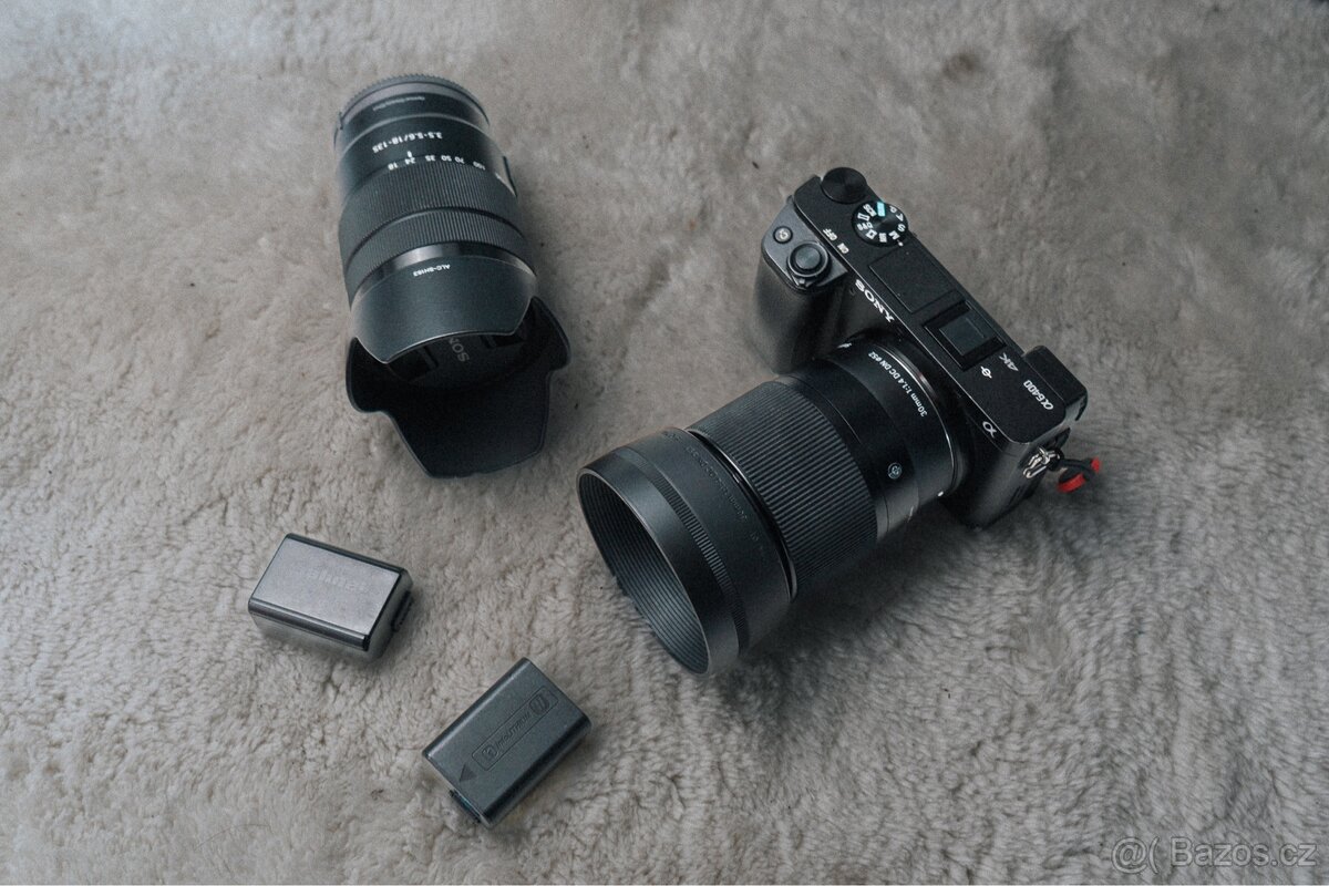Sony a6400 + sigma30 mm + Sony 18-135mm