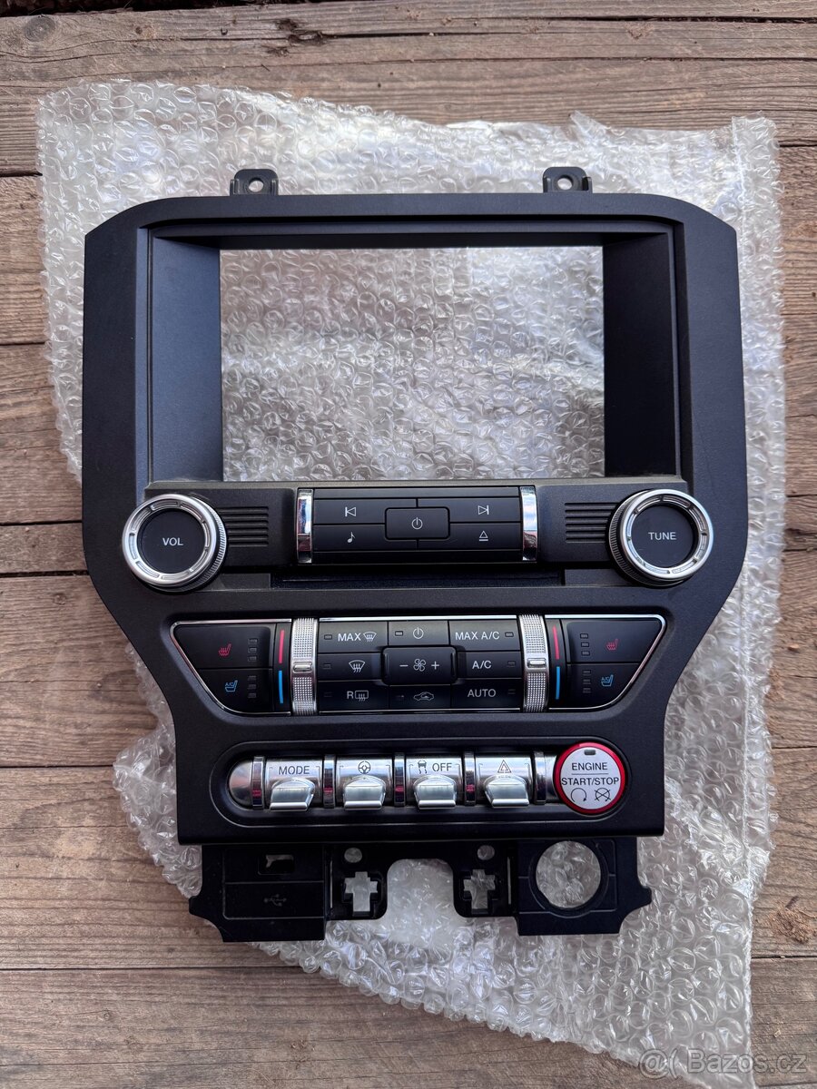 Kryt radia mustang sync 3 UK
