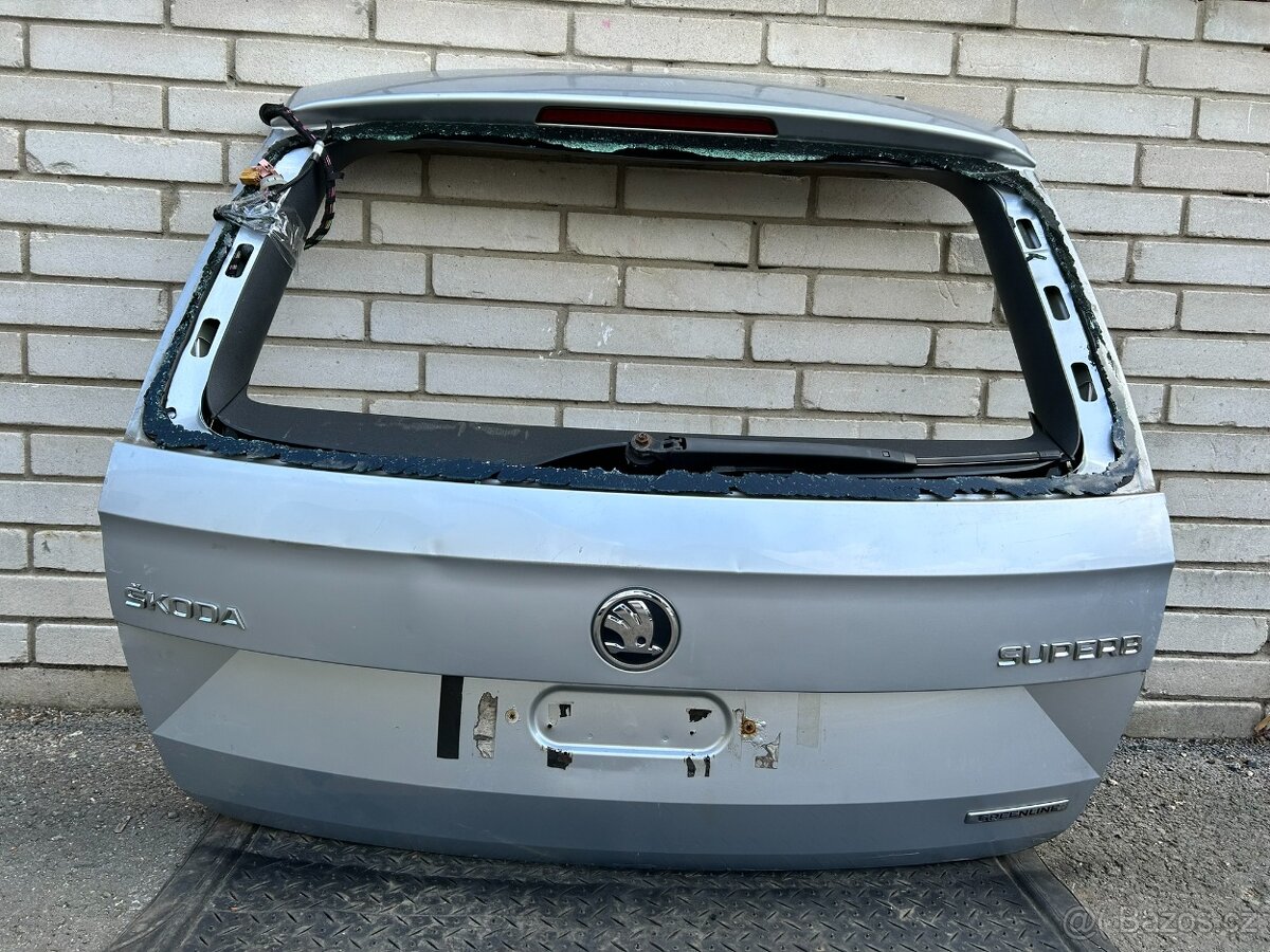 Páté dveře Škoda Superb 2 Kombi facelift