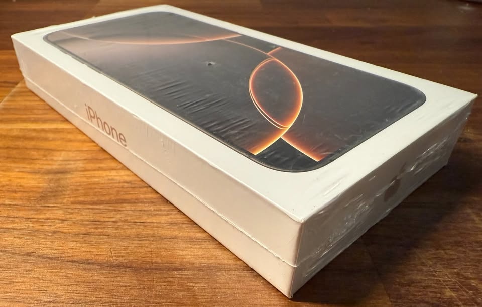 Nový iPhone 16 Pro Max 1TB - pouštní titan