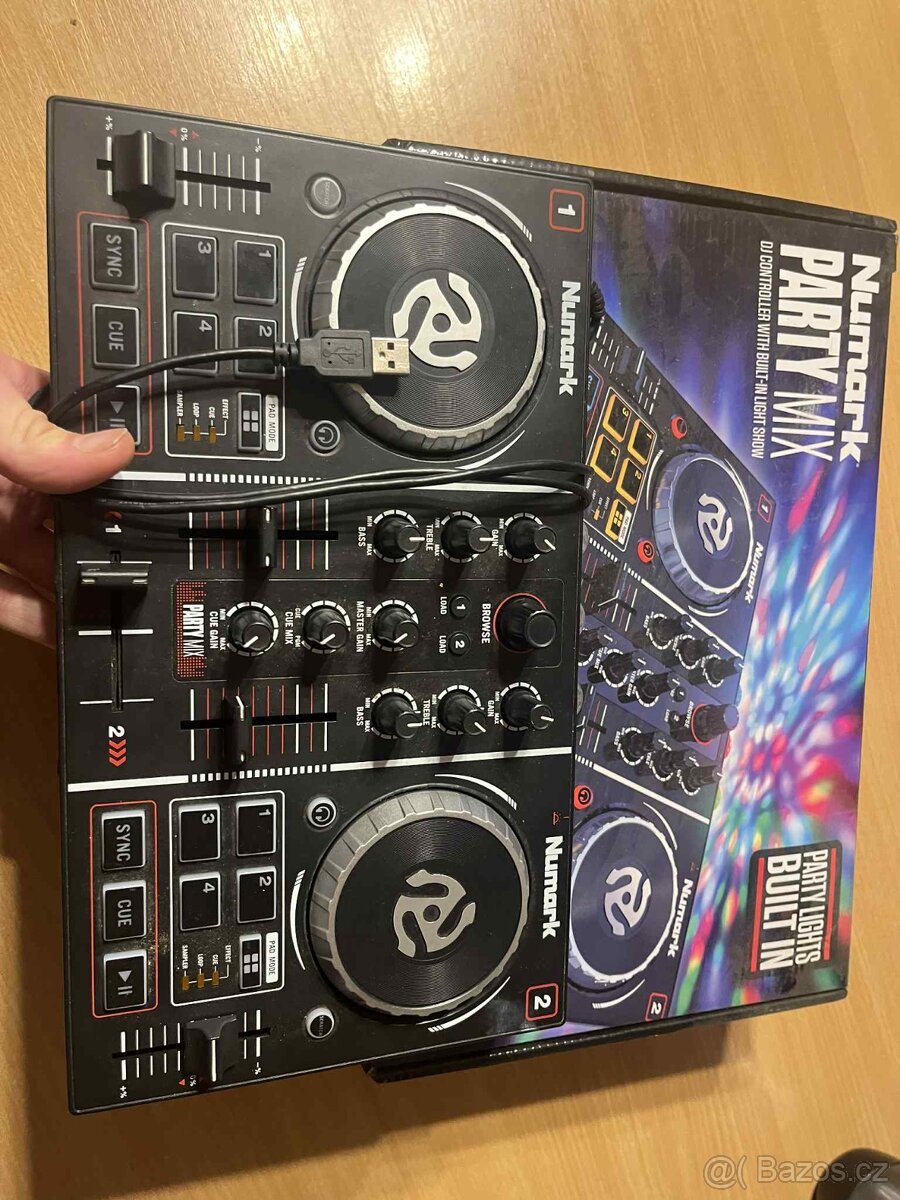 DJ kontroler Numark Party Mix – 999 Kč