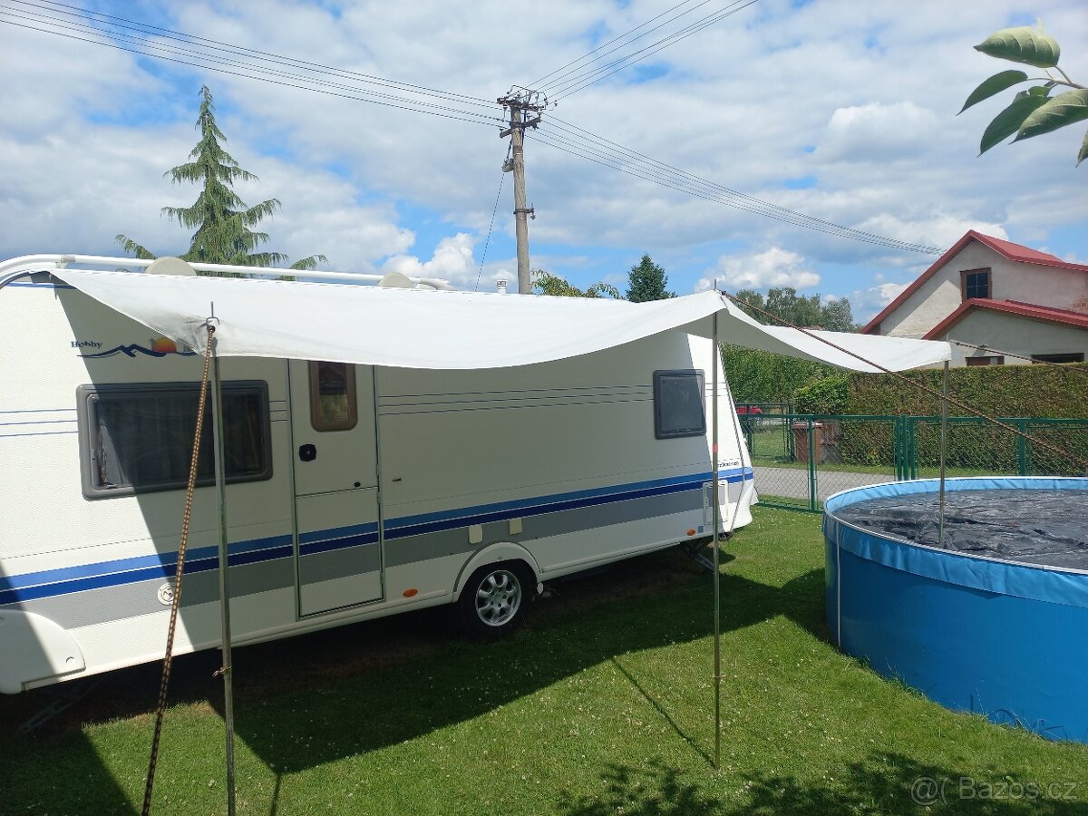Letní přístřešek ke karavanu