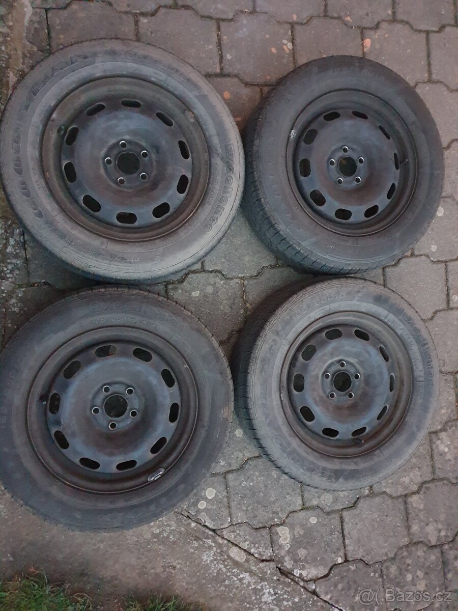 Goodyear- letní kola 195/65 R 15 s disky 6J x 15H2 ET 38