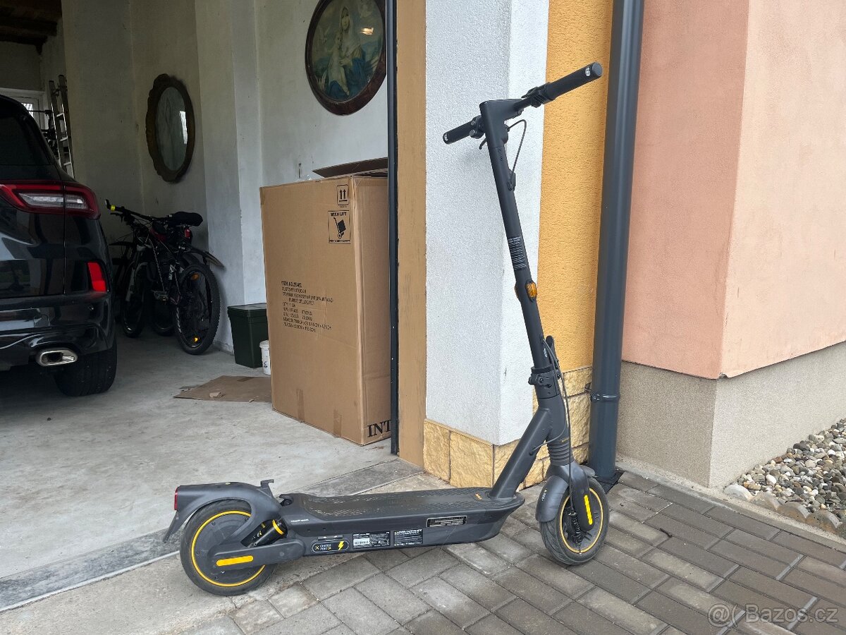 Elektrická koloběžka Ninebot by Segway KickScooter MAX G2 E