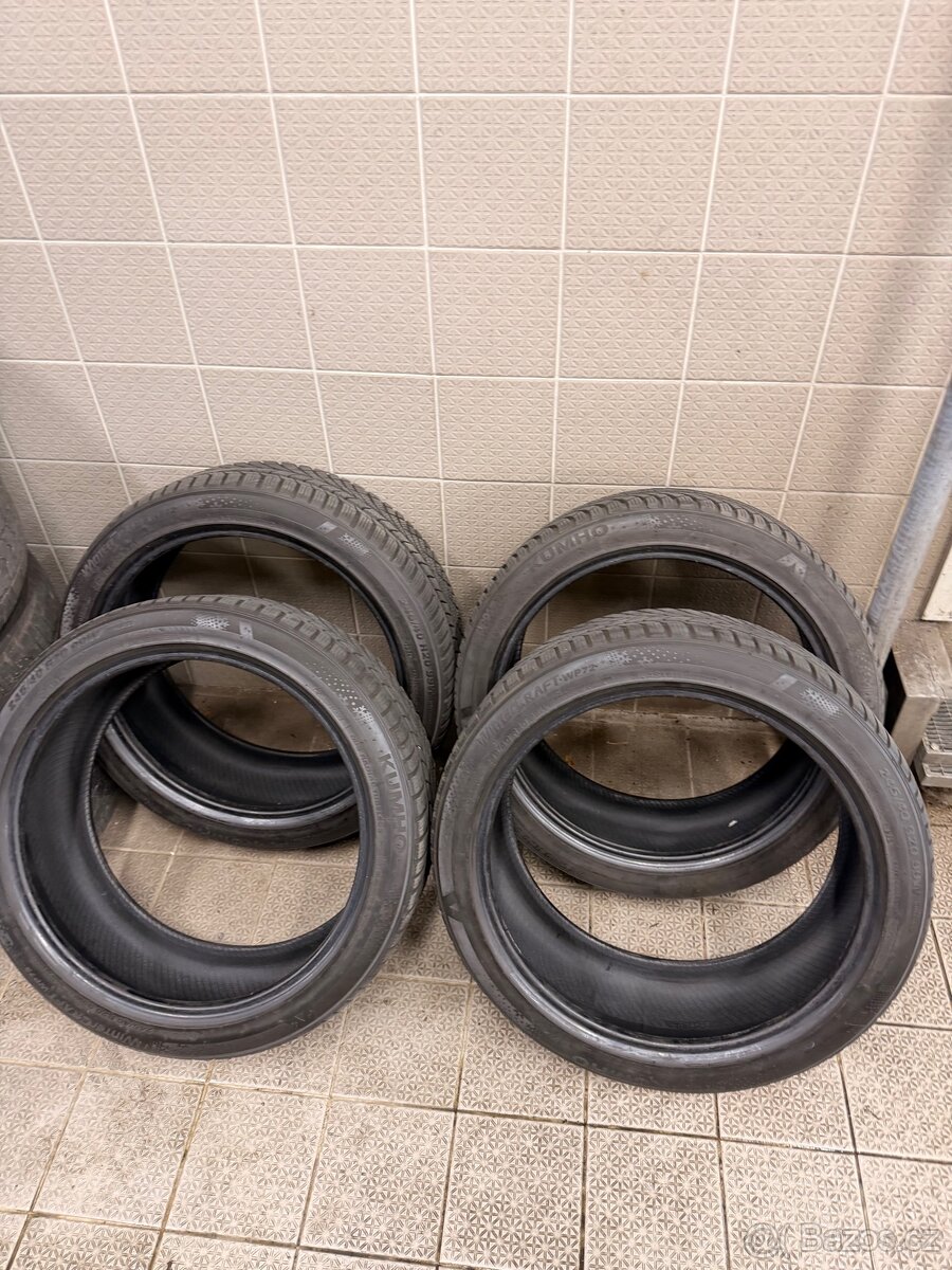 Zimní pneu Kumho 245/40R20