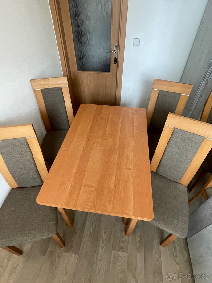 Jídelní stůl a židle (rezervace)
