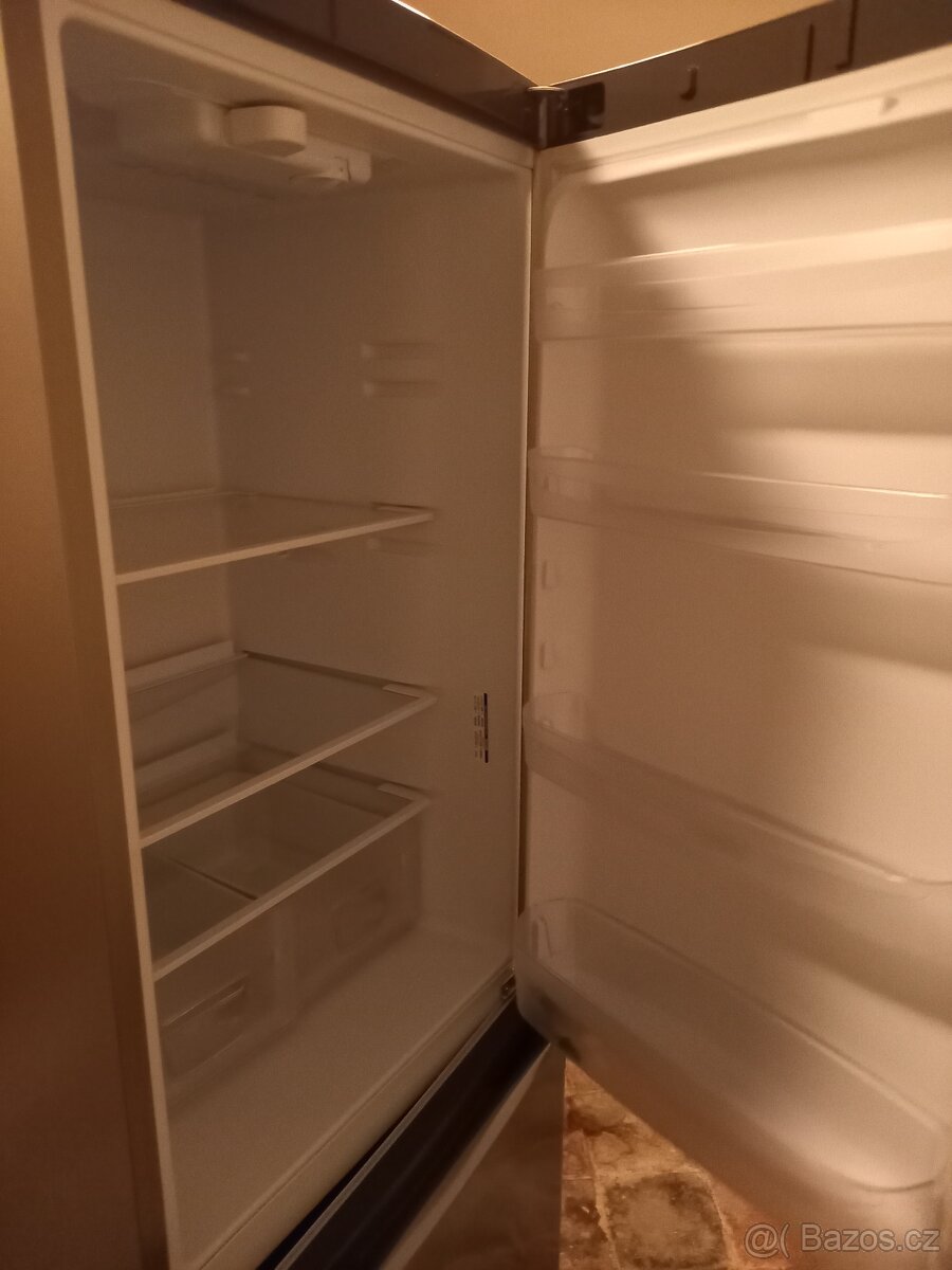 Prodám ledničku s mrazákem indesit
