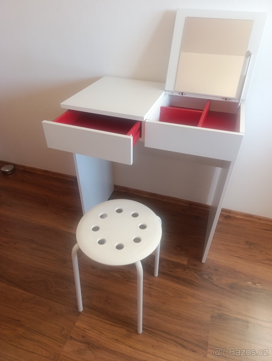 Dívčí toaletní stolek se židličkou IKEA
