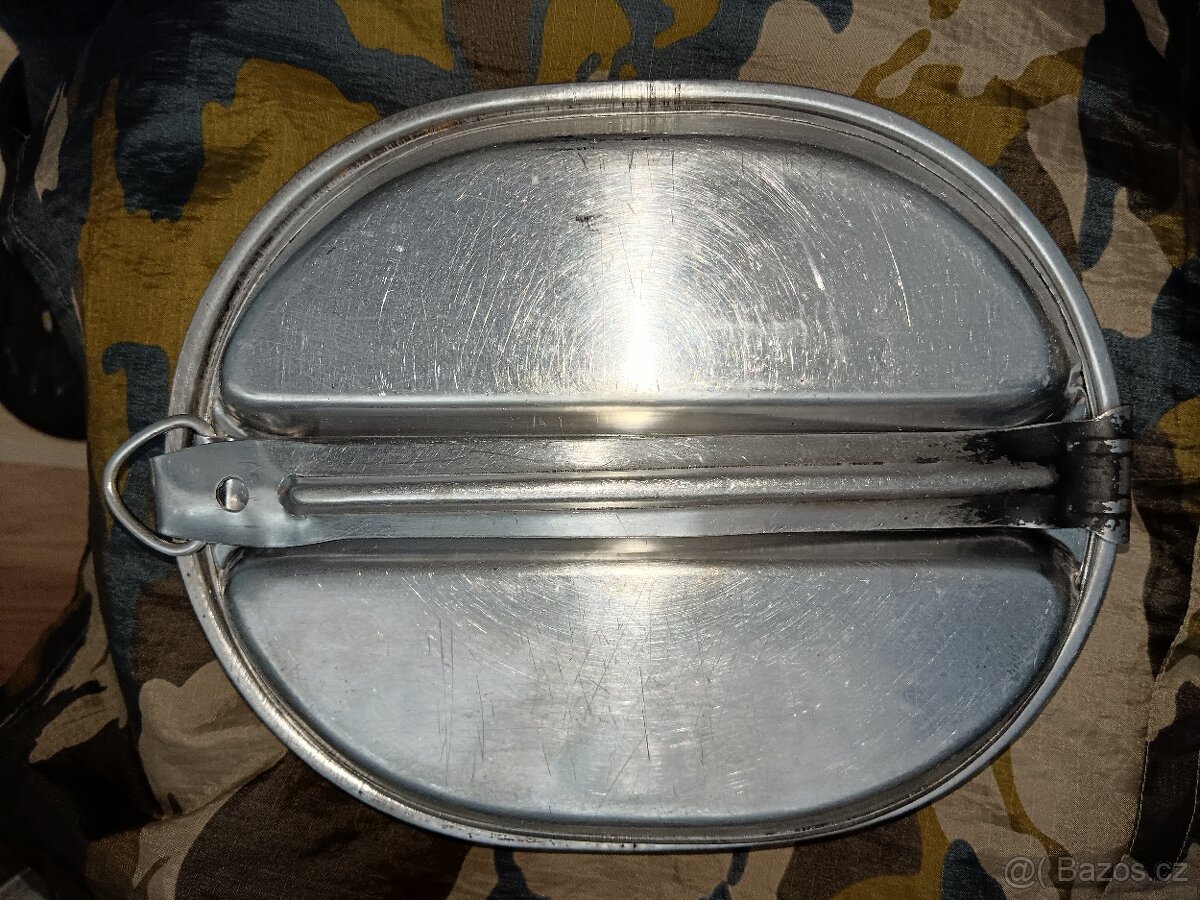 Typ-US ešus s pánvičkou - tramping, turistika.