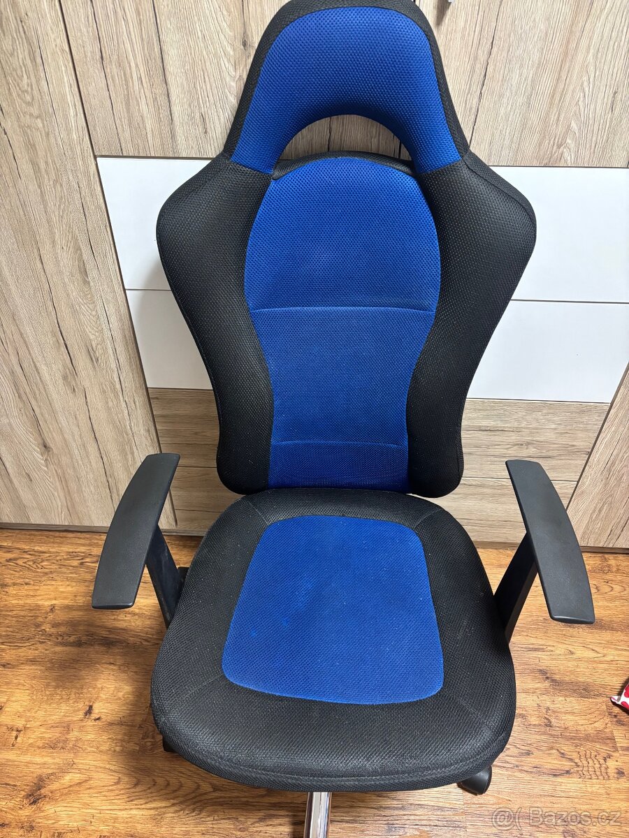 Herní židle - skořepinový tvar