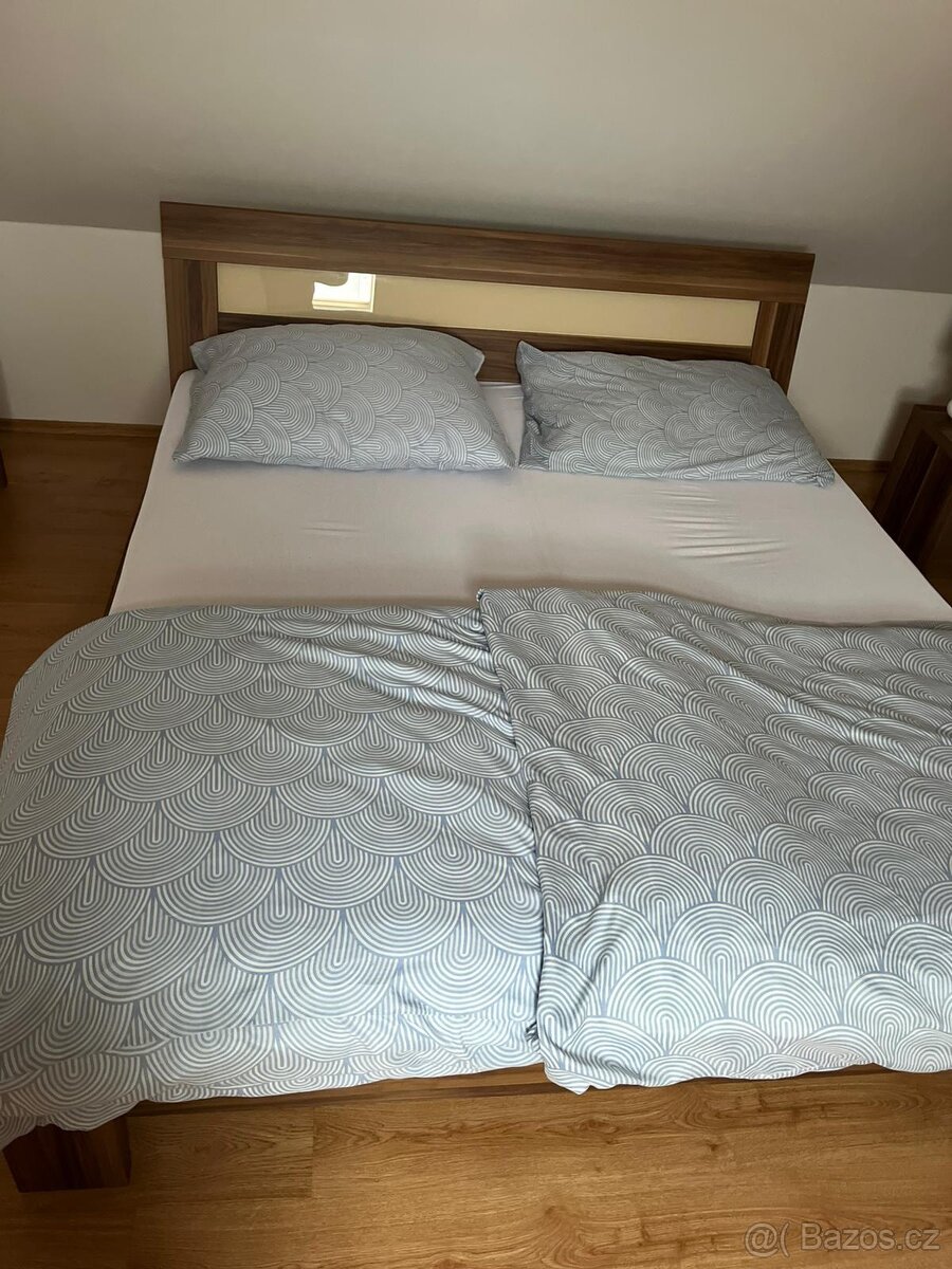 Manželská postel 180x200