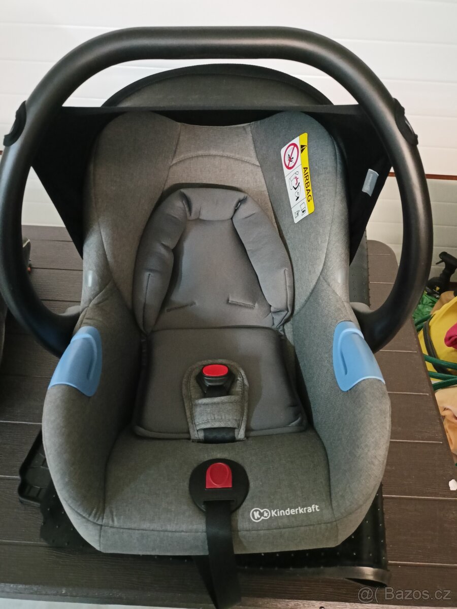Autosedačka pro novorozence