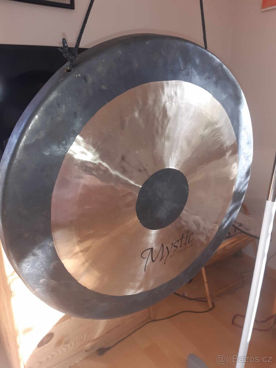 Šamanský buden a gong