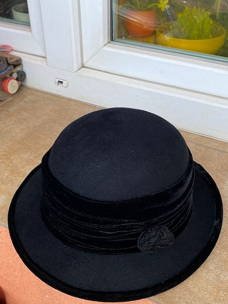 Dámský klobouk retro