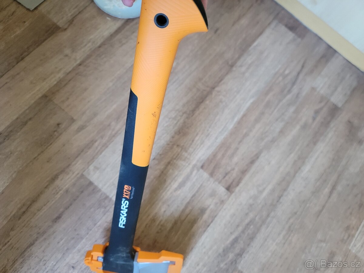 Sekera Fiskars X10 (60 cm)
