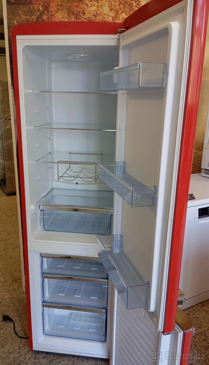 Prodám retro lednici AMICA, výška 180 cm, dovoz, záruka
