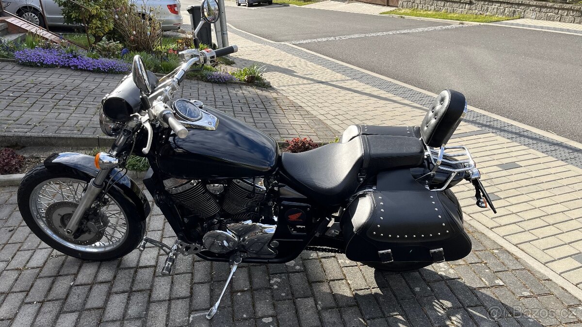 Honda VT750DC Black Widow