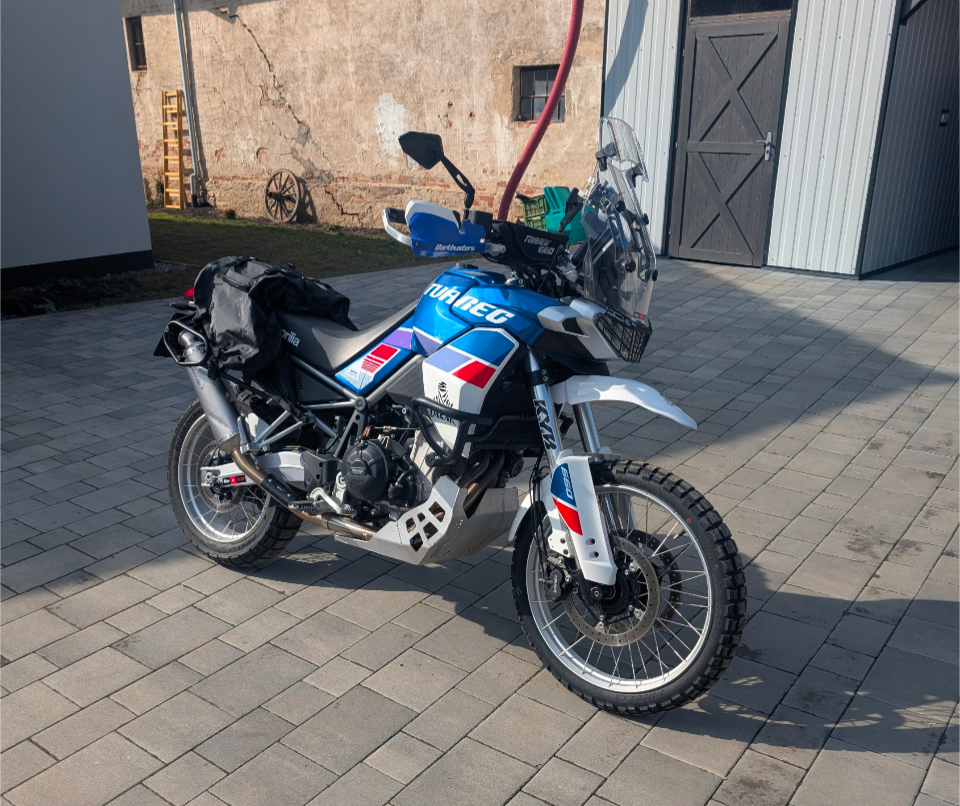 Aprilia Tuareg 660, 2024, barva Darkar Podium, Tuning.
