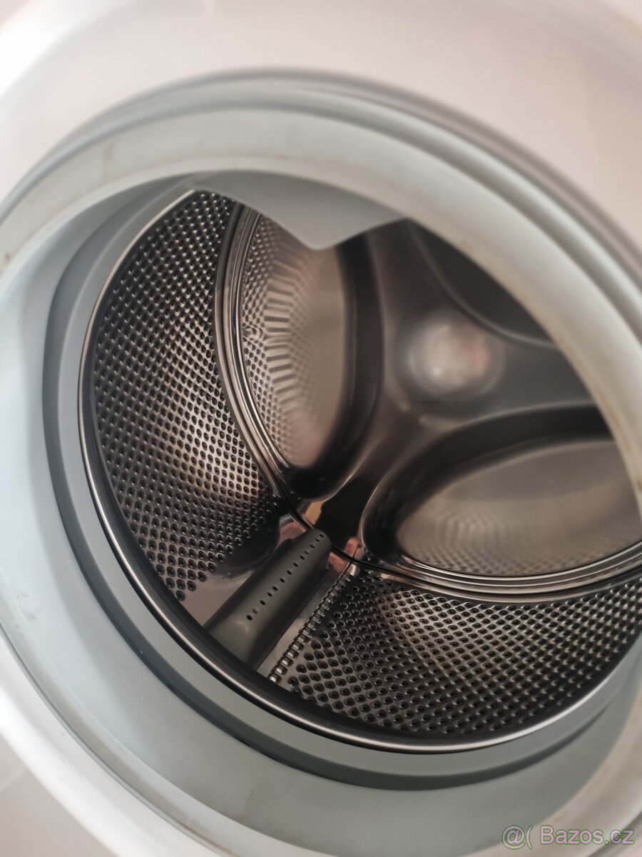 Pracka whirlpool
