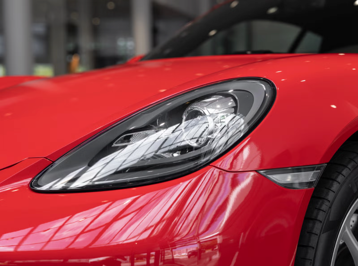 SLEVA Prodám PORSCHE 718 Cayman, roční garance Porsche Appro