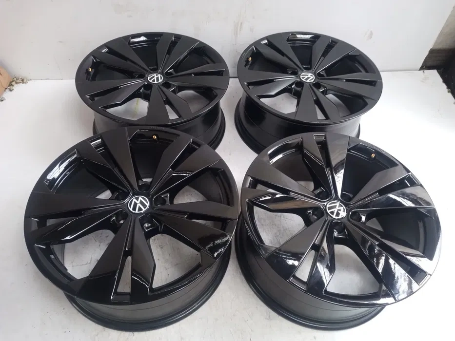 Alu kola VW R20 5x112 černé lesklé MOVÉ 9Jx20H2 ET42 Číslo O