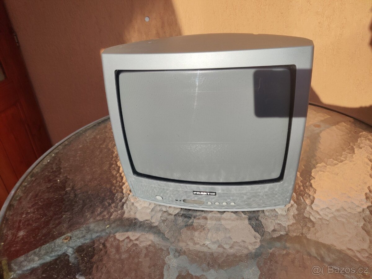PRAKTIK TV – 8K QLED CRT z doby, kdy byl svět ještě v pořádk
