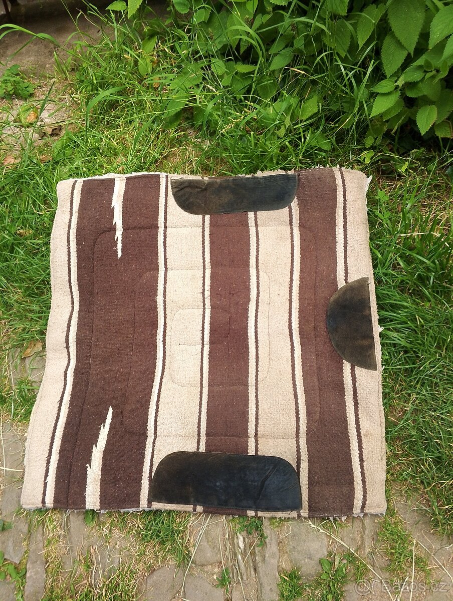 Westernová podsedlová deka
