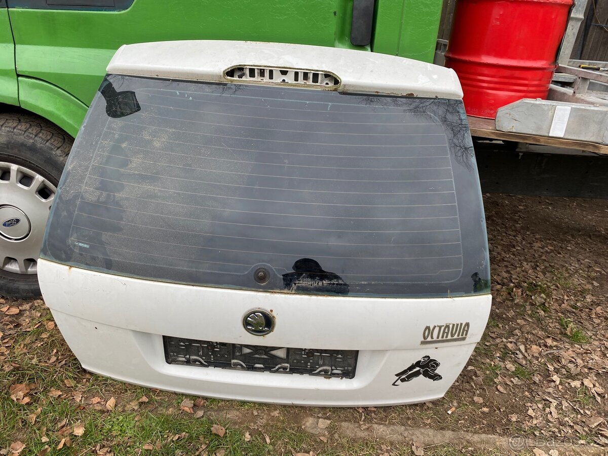 škoda octavia II combi 5.dveře kufr zadní víko bílá
