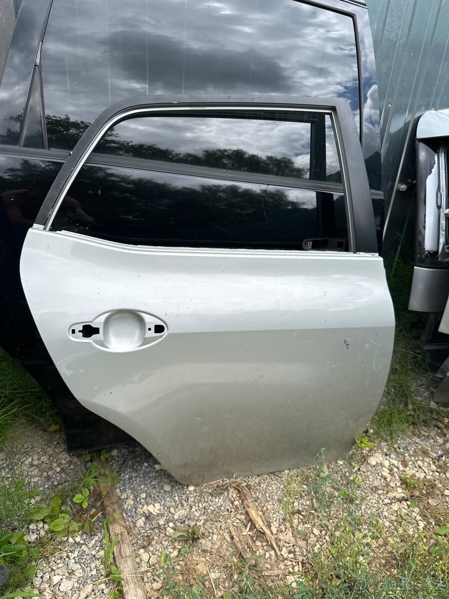 Predám dvere PZ toyota Auris 2006-2012