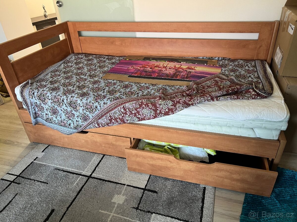 Rozkládací postel s úložnými šuplíky