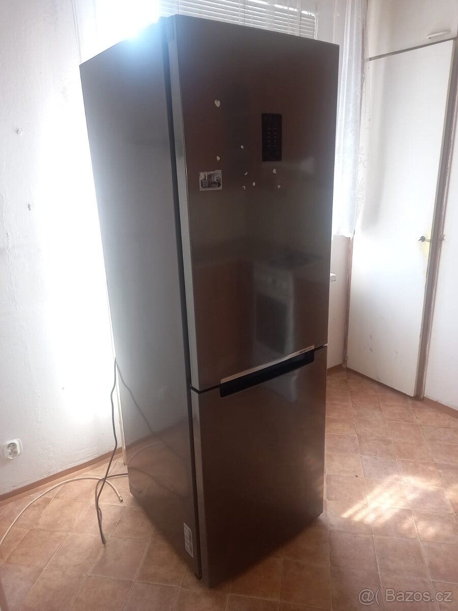 Lednice Samsung No Frost – plně funkční, nerez, mrazák dole