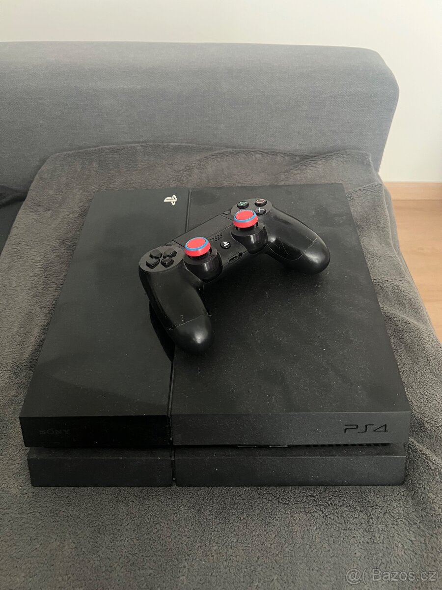 PlayStation 4 - 500GB + hry.