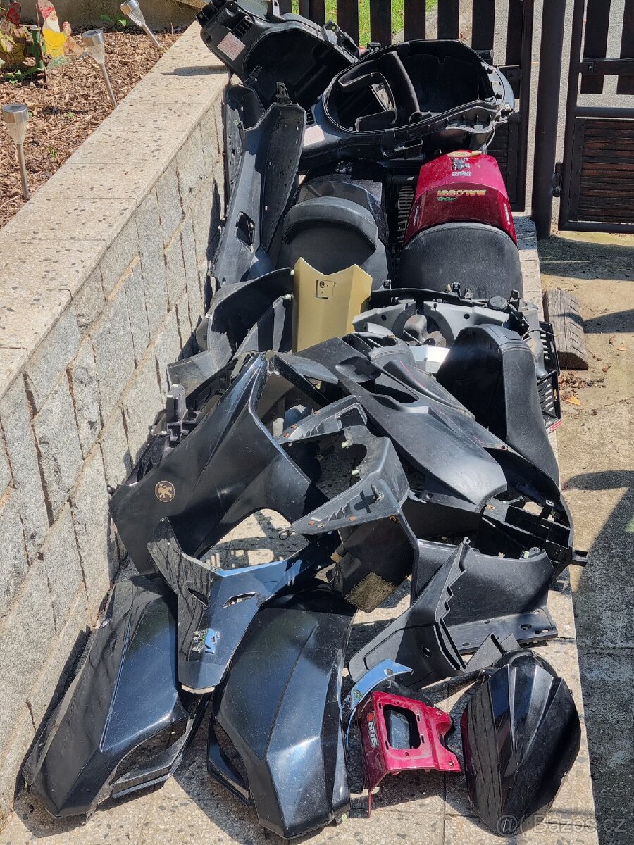 Kapotáž kapoty plasty PEUGEOT SATELIS
