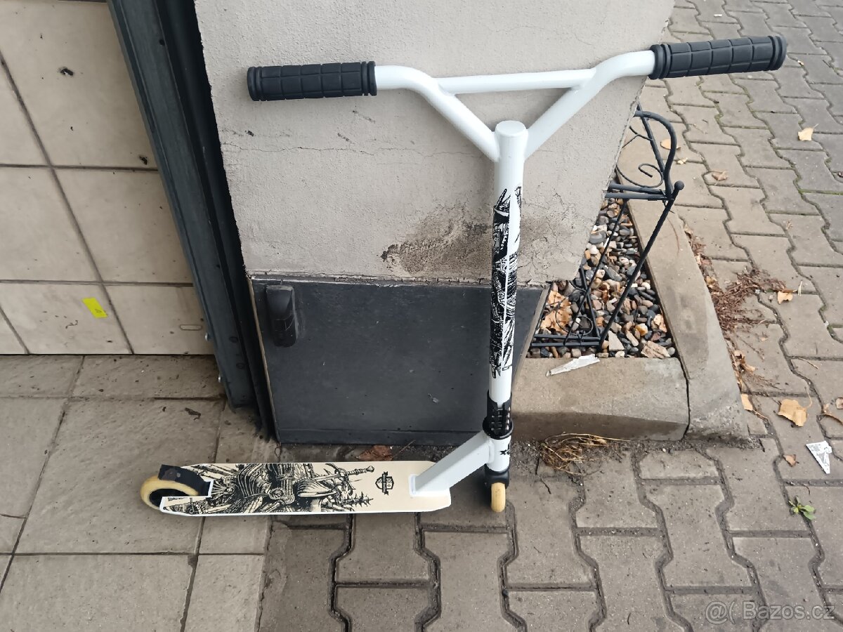 Fristale koloběžka nezničená stav nové.