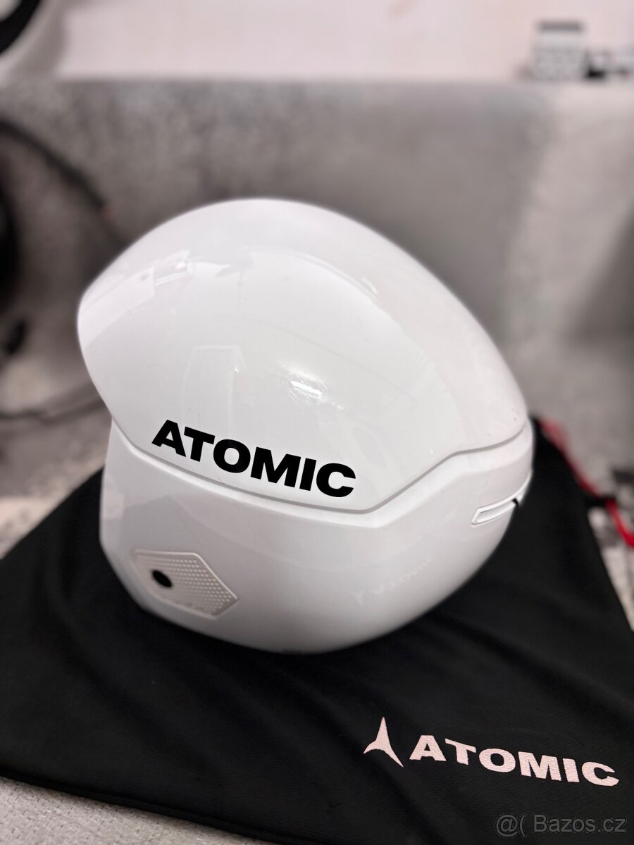 Lyžařská helma atomic
