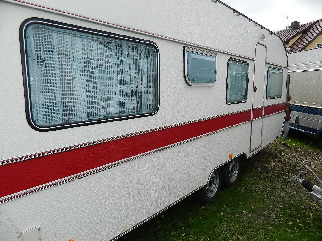 Dvouosý karavan Wilk - výborný stav