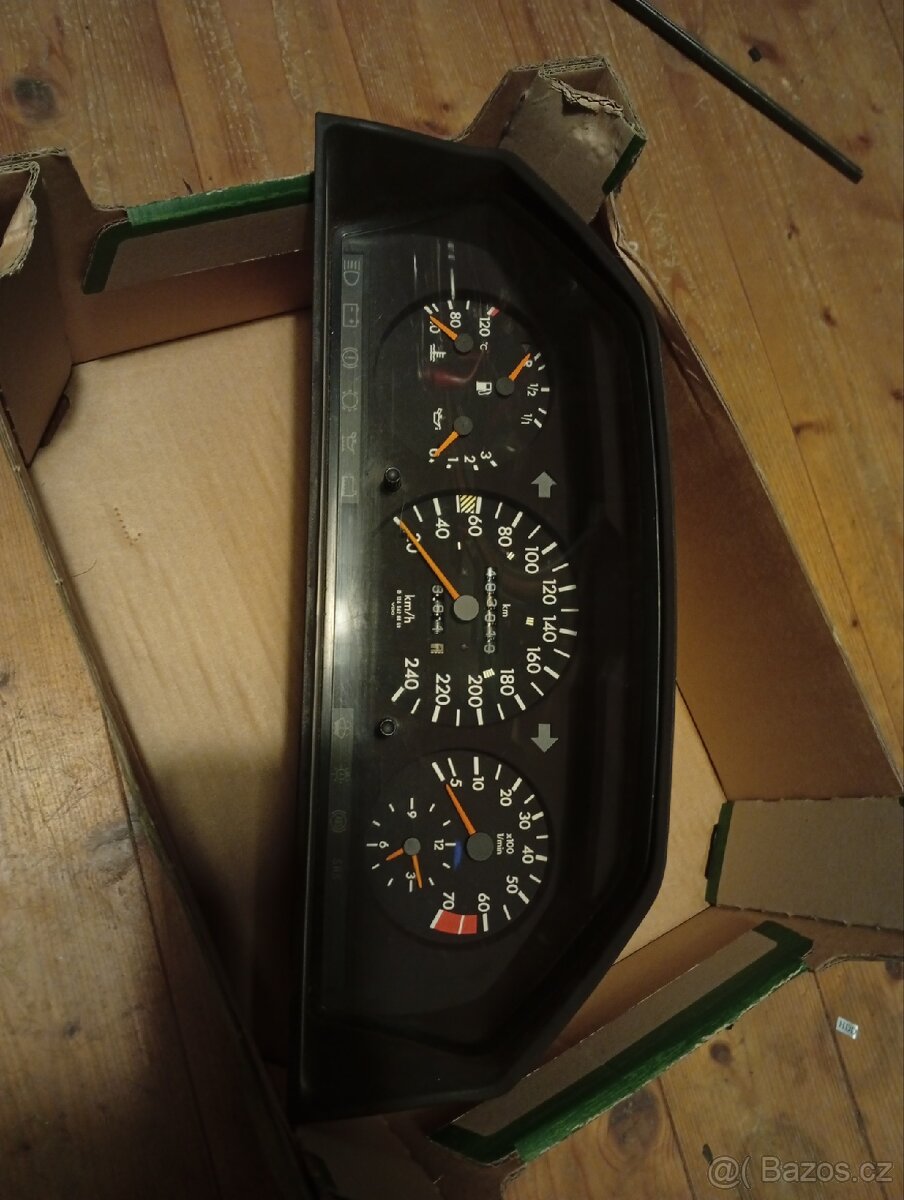 Budíky mercedes w124 benzin