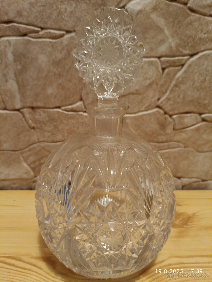 Prodám BROUŠENOU KŘIŠŤÁL. KARAFU NA ALKOHOL